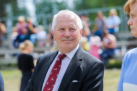 Hevosopiston hallituksen puheenjohtaja Thomas Stenius pitää järkähtämättömästi kiinni siitä, ettei ylimääräistä yhtiökokousta pyydetä koolle. Kuva: Leena Alerini