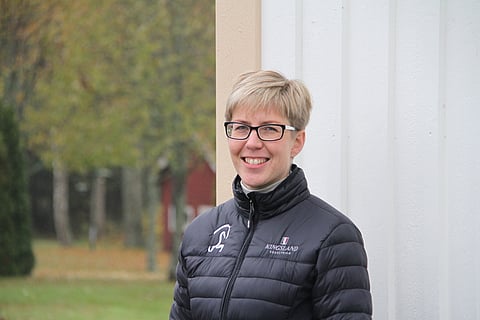 Suvi Louhelainen on tehnyt pitkän uran hevosalalla. Jatkosuunnitelmiin kuuluu ainakin kuntavaaliehdokkuus. Kuva: Miia Lahtinen