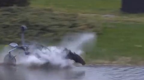 Come Together sukeltaa Solvallan keskikentän jokeen. Kuvakaappaus: ATG Live