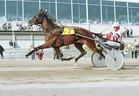Tapio Perttunen nauttimassa Blend Backin lentävästä menosta Lappeen raveissa.