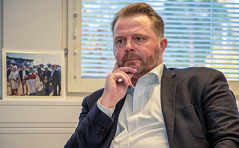 Raviurheilussa on riittänyt viime viikkoina ikäviä asioita. "Toivottavasti nyt saadaan hieno ravikesä vauhtiin ja positiivinen kierre aikaiseksi", Suomen Hippoksen toimitusjohtaja Sami Kauhanen toivoo.