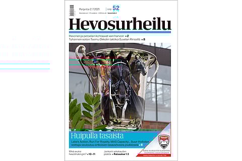 Kuka pääsee nostamaan Suur-Hollolan komean kiertopalkinnon ilmaan? Kuvat Anu Leppänen, kuvankäsittely Petri Jokela