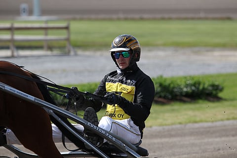 Riku M Lindgfren lähtee EM-taistoon 318 ajetun startin ja 21 voiton rutiinilla.