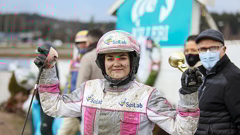 Viime marraskuussa Juniorikypärät-kilpailusarjan voittoa tuulettaneella Sara Hautamäellä oli tiistaina Seinäjoella mukana taitoa ja onnea.