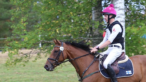 Elmo Laiho ja Elsa's Isabelle viime kesänä Tervon kisojen maasto-osuudella.