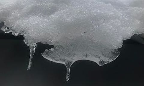 Tämänhetkinen lumitilanne voi ylittää monin paikoin kantokyvyn.