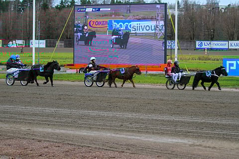 Suomen ensimmäinen paraponiravilähtö kilpailtiin Vermossa 13.11.2021.