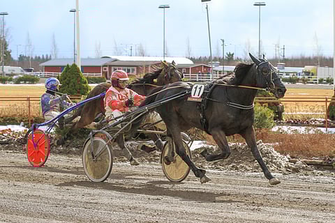 Jakob K.Boko jyräsi johtaneen Chestnut Salan rinnalta vakuuttavasti ykkökseksi.