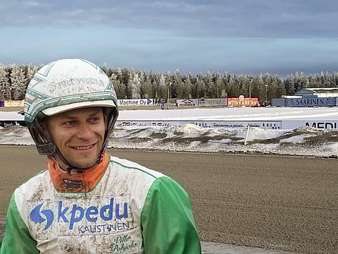 Tältä näytti Kaustisen rata Ville Pohjolan taustalla perjantaiaamuna.