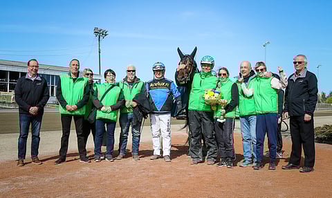 Ravihevonen Morris omistajineen