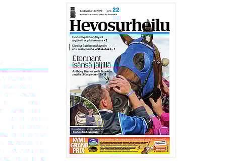 Häikäisevä Etonnant voitti Elitloppetin ja sai suukon.