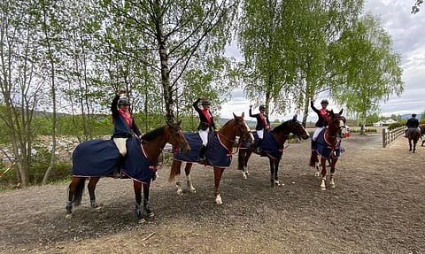 Voittajien tuuletus.