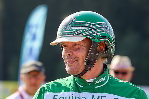 Tapani Jauhola valmentaa kuutta hevosta Vermossa.