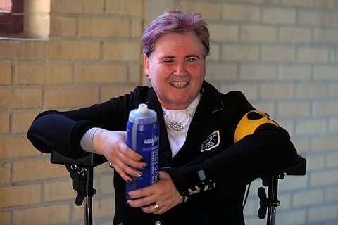 Katja Karjalainen on ykkösryhmän pararatsastaja. Tässä Flyingessä PM-suorituksen jälkeen.