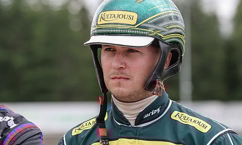 Hannu Torvinen lähtee Heinäpään Herruus -ohjastakilpailun toiseen päivään piikkipaikalta.