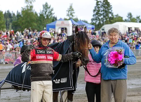 All Star Mint voitti myös Forssan Kuninkuusraveissa lauantaina. Ohjastaja Tapio Perttusen lisäksi kuvassa Jarmo Kuusela.