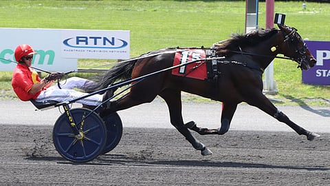 Kilmister kiirehti muiden edellä maaliin Peter Haughton Memorialissa. Brian Sears ajaa Courantin väreillä. Kuva: