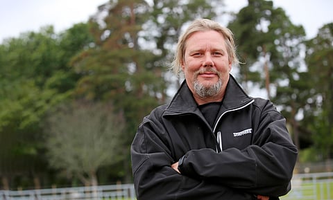 "Radanhoito on kosteuden hallintaa. Meidän johtajakin (Kent Modin) on sanonut, että maailmassa kukaan ei kastele niin paljon kuin sinä. Eikä hän tarkoittanut sitä huonolla. Vaan päinvastoin, meillä pitää myös treenipäivinä olla sellaisen paikat, että ihmiset eivät valita."