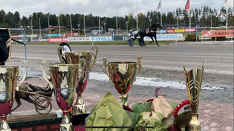 Corazon Combo ja Pekka Korpi esittelyssä.