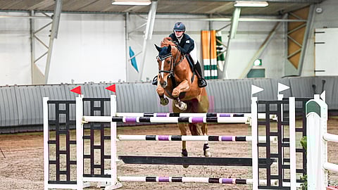 Jenny Aarnio-Wihuri ja Ice Tea ovat nuorten ratsastajien hallimestarit.