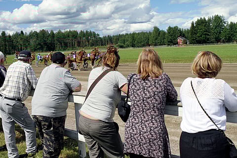 Jämsän ravit tunnetaan Kuninkuusraveihin valmistautuvien hevosten kunnon virittelystä.