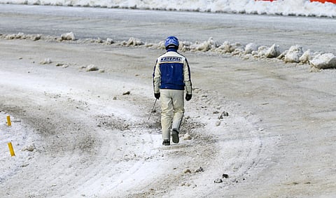 Mikkelin kaviourasta kuorittiin pinta viime lauantaina kesken ravien pois, ja lopputulos tyydytti kilpailijoita. Kuvassa heistä Esa Holopainen.