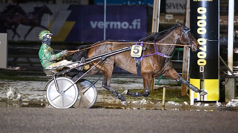 Qiulius On Stage tuli keulasta kirilenkin 14,0-kyydillä ja lähti omille teilleen.