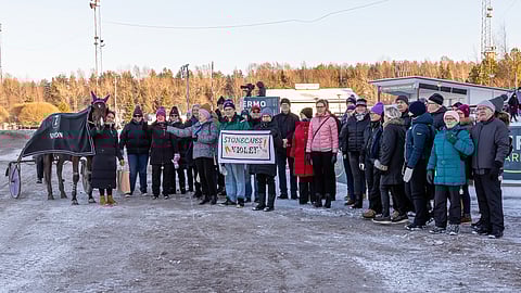 Stonecapes Violetin Vermon voittoa juhli helmikuussa runsaslukuinen omistajajoukko.