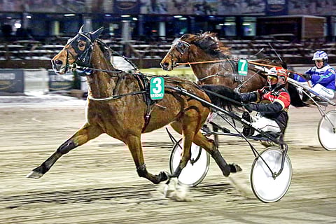 Jacques Hyneman veti lähtöä keulasta maaliin ennen kakkoseksi sijoittunutta Bean Fighteria.