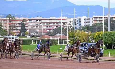 Readly Lavec (keulassa) saapuu ensimmäisen kerran Suomeen.