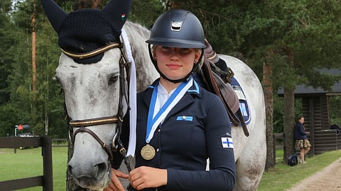 Nelli Pekkarinen ja irlantilaishevonen Avoca Alchemist.