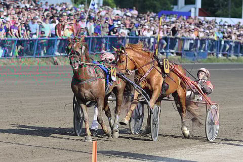 Kolarissa Vixelin etujalat jäivät kiinni Evartin kärryihin, mutta tilanteesta selvittiin tämän hetkisen tiedon mukaan pienin vammoin.