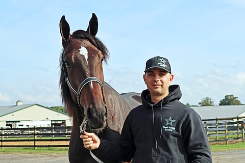 Suomalaiskimpan omistama Robinhood ja Niko Kärnä kotitallillaan New Jerseyssä.