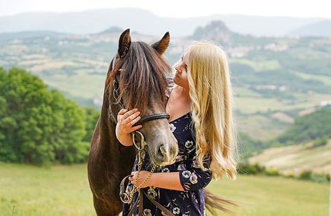 Melukylän Viano ja kasvattaja-omistaja Peppi-Emilia Hovén.