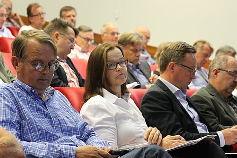 Janne Ojanen (vas) Suomen Hippoksen valtuuskunnassa syksyllä 2015.