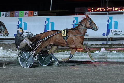 Lake´s Elmer viimeisteli ensi viikon lauantain finaalikierrokselle kotiradalleen Teivoon voitolla.