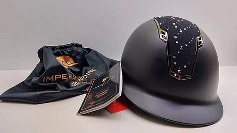 Imperial Riding Olania Crystal -kypärässä on liian jäykkä lippa.