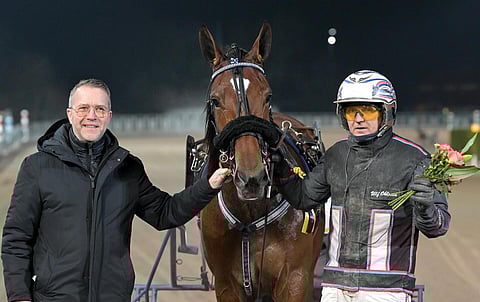 Eteria ja Ulf Ohlsson. Anders Malmrot onnittelee.