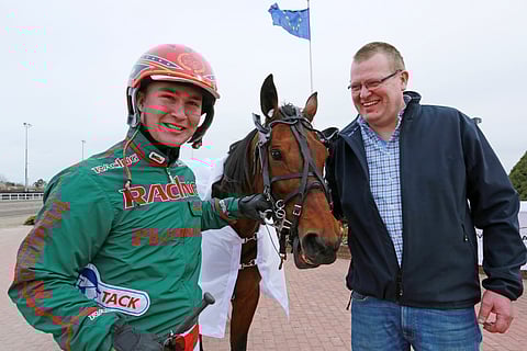 Voittajakehät ovat tulleet Harri Uusi-Marttilalle tutuiksi myös sponsorin ominaisuudessa Kivikylän kotipalvaamon edustajana.