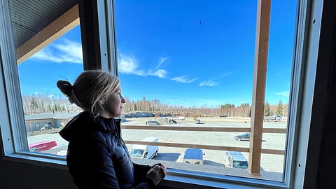 Ulkokenttä (70x55) on Wesundan toiminnan sydän, siksi se sijoittuu heti pääovien eteen. Kentän taakse tulee tarhoja.