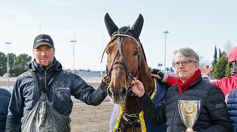 Issakan Valo valmentaja Antti Tupamäki ja omistaja Ahti Ruoppila ovat nousseet kevään puheenaiheeksi. Tiimin voittotahti on ollut hurjaa.