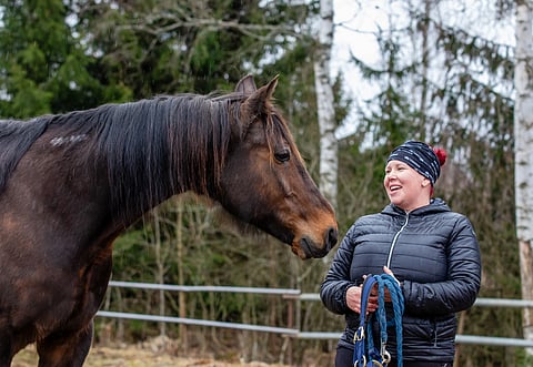 Nykyään Bret Bokon hoidosta vastaa Laura Niemi, joka kehuu hevosen luonnetta.