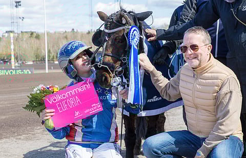 Finlandia-raveissa voittaneet Euforia ja Ilona Rekilä saivat Solvallan Anders Malmrotilta kutsun Tukholman pinkkiin ravijuhlaan.