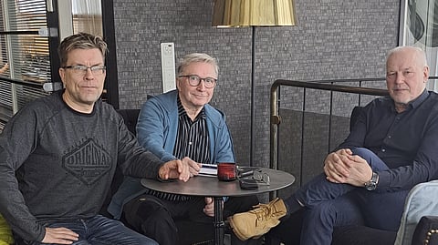 Tornion raviradan historia sisältää myös menestyneiden torniolaisten raviurheilijoiden tarinoita. Erkki Taskila ja Markus Keskimaunu jututtavat Timo Nurmosta.