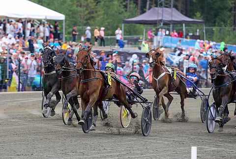 Santtu Raitala kannusti Killerin Kuninkuusravi-sunnuntaina Ramsgaten voittajaksi pitkällä kirillä.