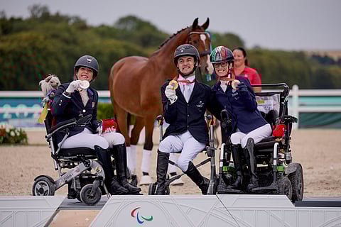 Ryhmä I palkintojenjako henkilökohtaisen kilpailun jälkeen Pariisin paralympialaisissa.