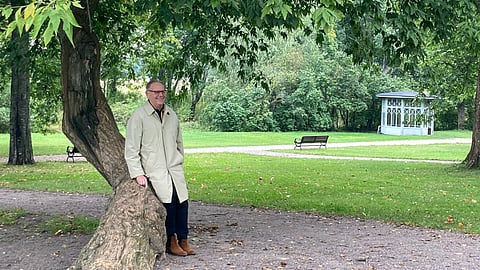 Kari Vuorion henkinen koti on Tuomarikylässä. Tämä puu oli tukevasti samoilla paikoillaan silloin, kun hän ratsastajana uransa aloitti.