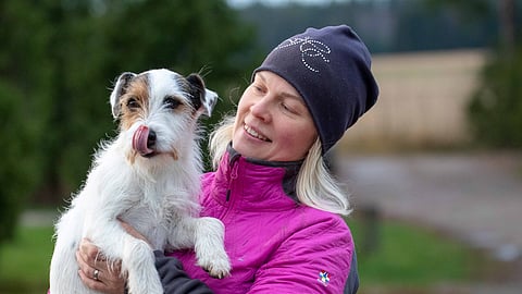 Iina Rastas tottui isojen kisojen voittajarinkeihin Varennen kanssa, mutta omien lasten startit jännittävät enemmän,