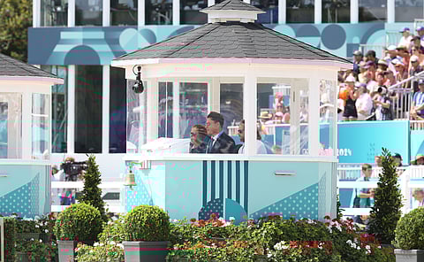 "Koska kilpailuissa ei saa pisteitä muunlaisilla kuin näillä huippuunsavirittyneillä isomoottorisilla porscheilla, kaikkien on pakko ratsastaa sellaisilla", kertoo Uldahl yhdeksi kouluratsastuksen tämän hetken ongelmaksi. Hän kertoo havainneensa, että yllättävän moni ratsastaja itse asiassa pelkää omaa hevostaan.