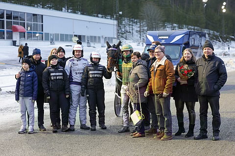 Star Photon taustavoimat Matias Salon johdolla saivat juhlistaa haastajadivisioonan finaalivoittoa. Sekä Matias että hänen tyttärensä Aada Salo ovat mukana omistajatalli Compact Stablessa.